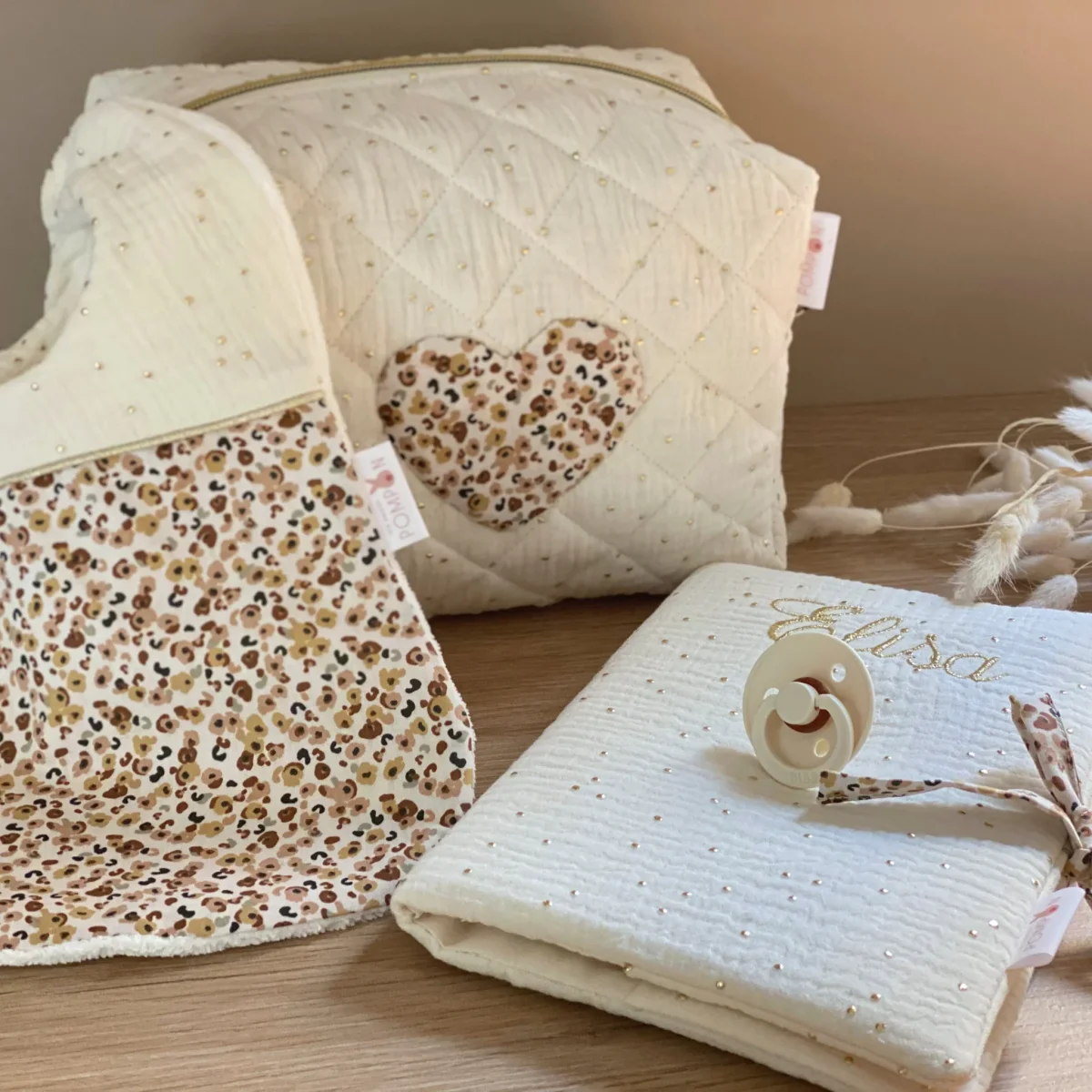Trousse de toilette en gaze de coton écru à pois dorés – Image 4