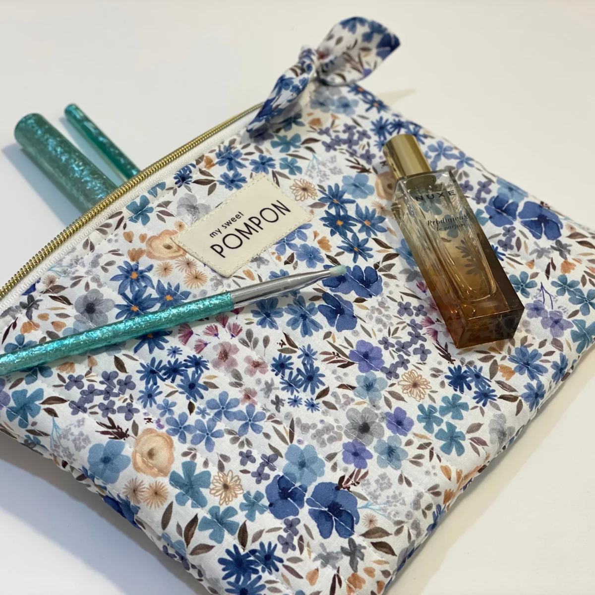 Trousse de toilette à fleurs matelassée – Image 7